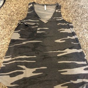 Camoflauge flowy fitting tank.